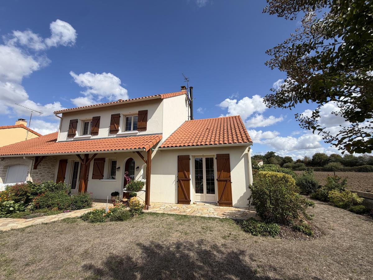 Maison 8 pièces 142 m² · à Coron · 142 m² · 230 700 €