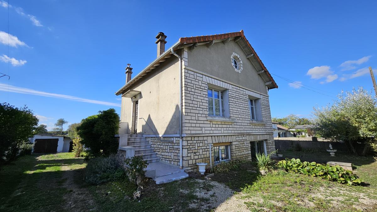 Maison 5 pièces 134 m² · à Valence-en-Poitou · 134 m² · 85 500 €