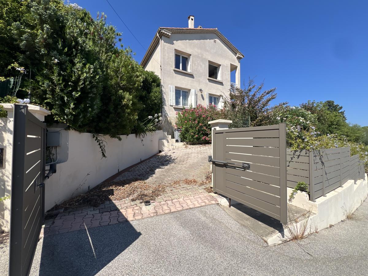 Maison 5 pièces 147 m² · à Cavalaire-sur-Mer · 147 m² · 590 000 €