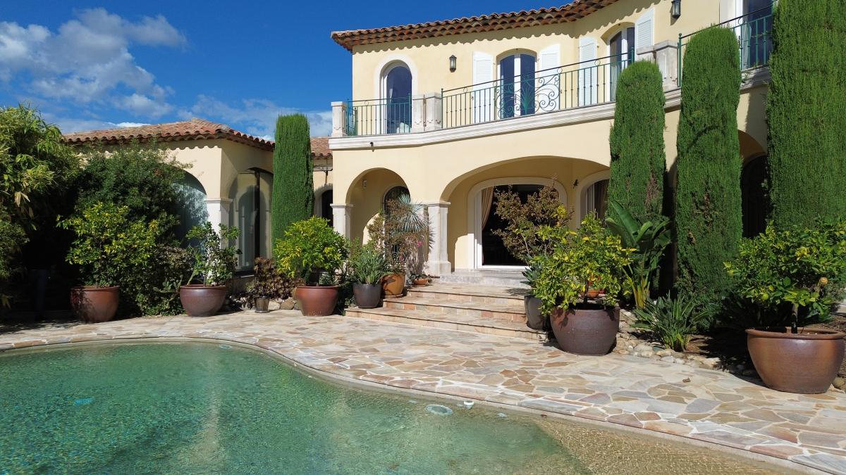 Maison 6 pièces 224 m² · à Fréjus · 224 m² · 1 290 000 €