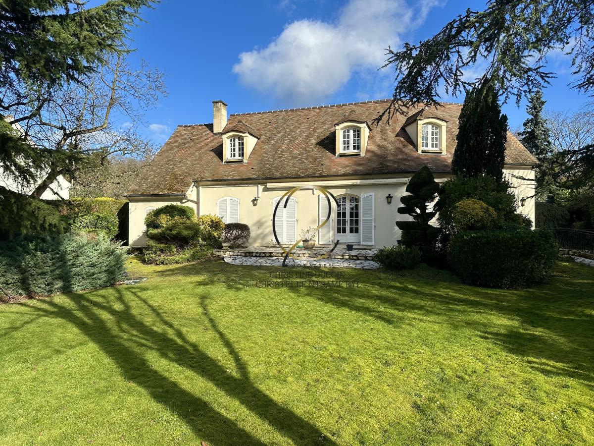 Maison 8 pièces 170 m² · à Saint-Prix · 170 m² · 820 000 €