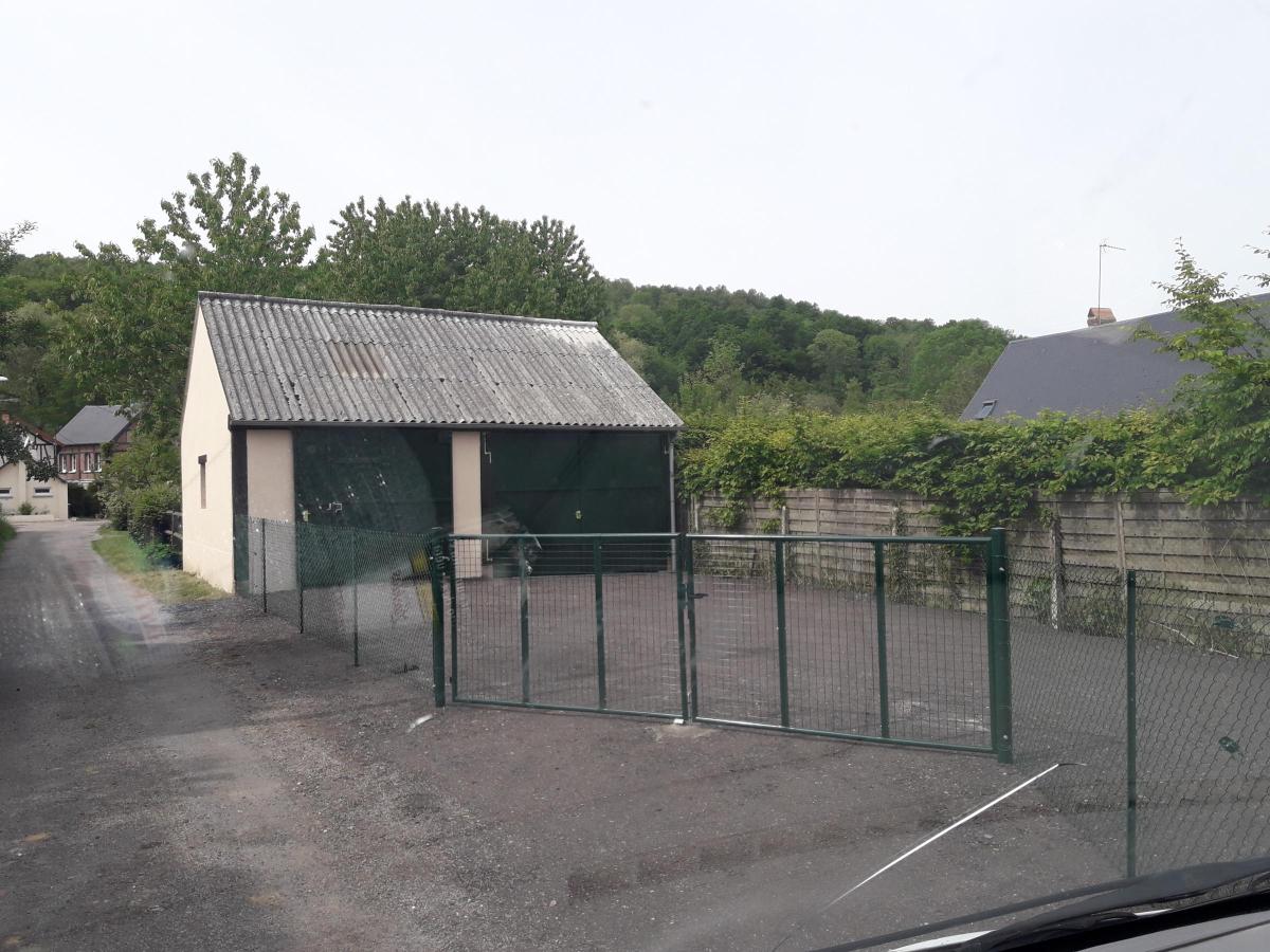Parking 50 m² · à Authou · 50 m² · 350 €/mois