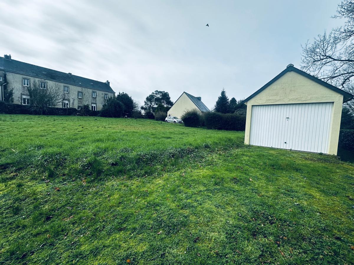 TERRAIN CONSTRUCTIBLE AU CENTRE BOURG DE MESLAN · 53 600 €