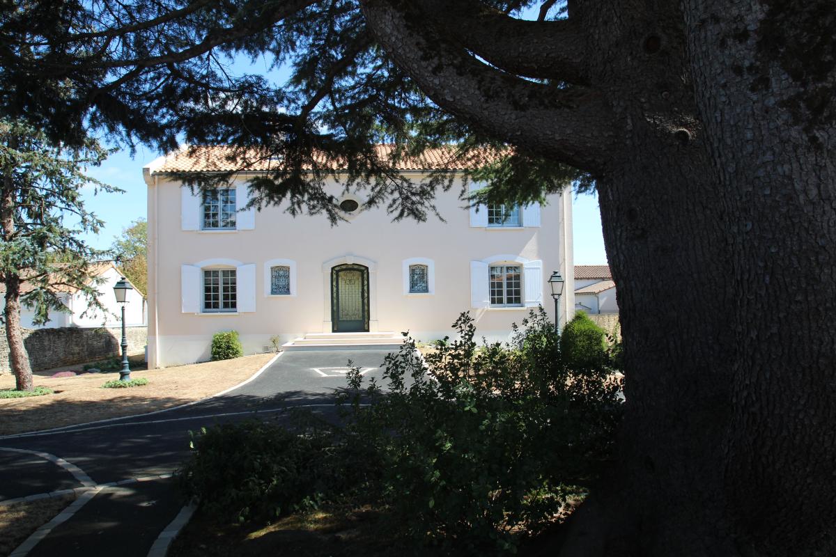Maison 10 pièces 265 m² · à Niort · 265 m² · 491 150 €