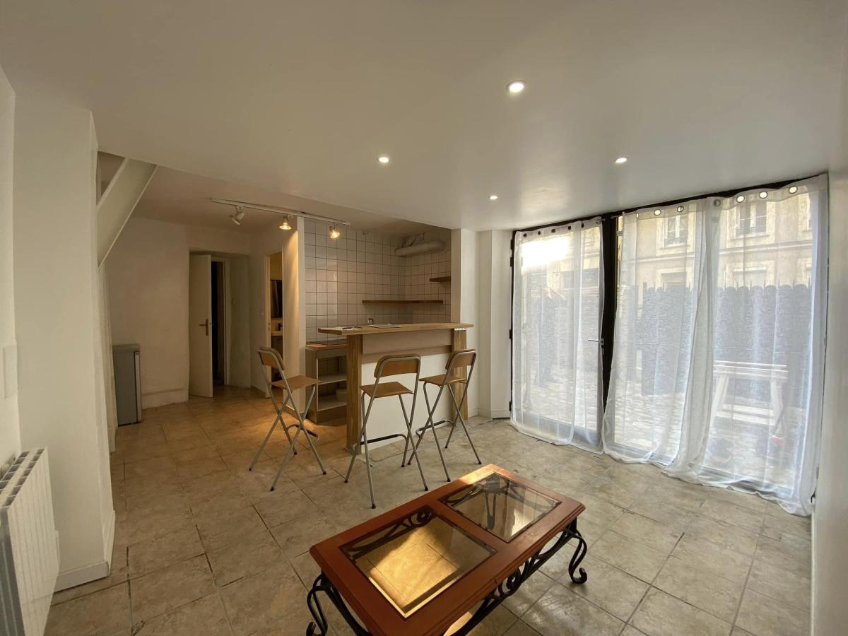 Immeuble 1 pièce 225 m² · à Angers · 225 m² · 628 000 €