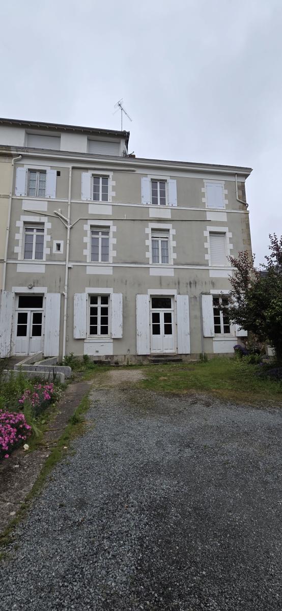 Maison 23 pièces 525 m² · à La Roche-sur-Yon · 525 m² · 1 031 500 €