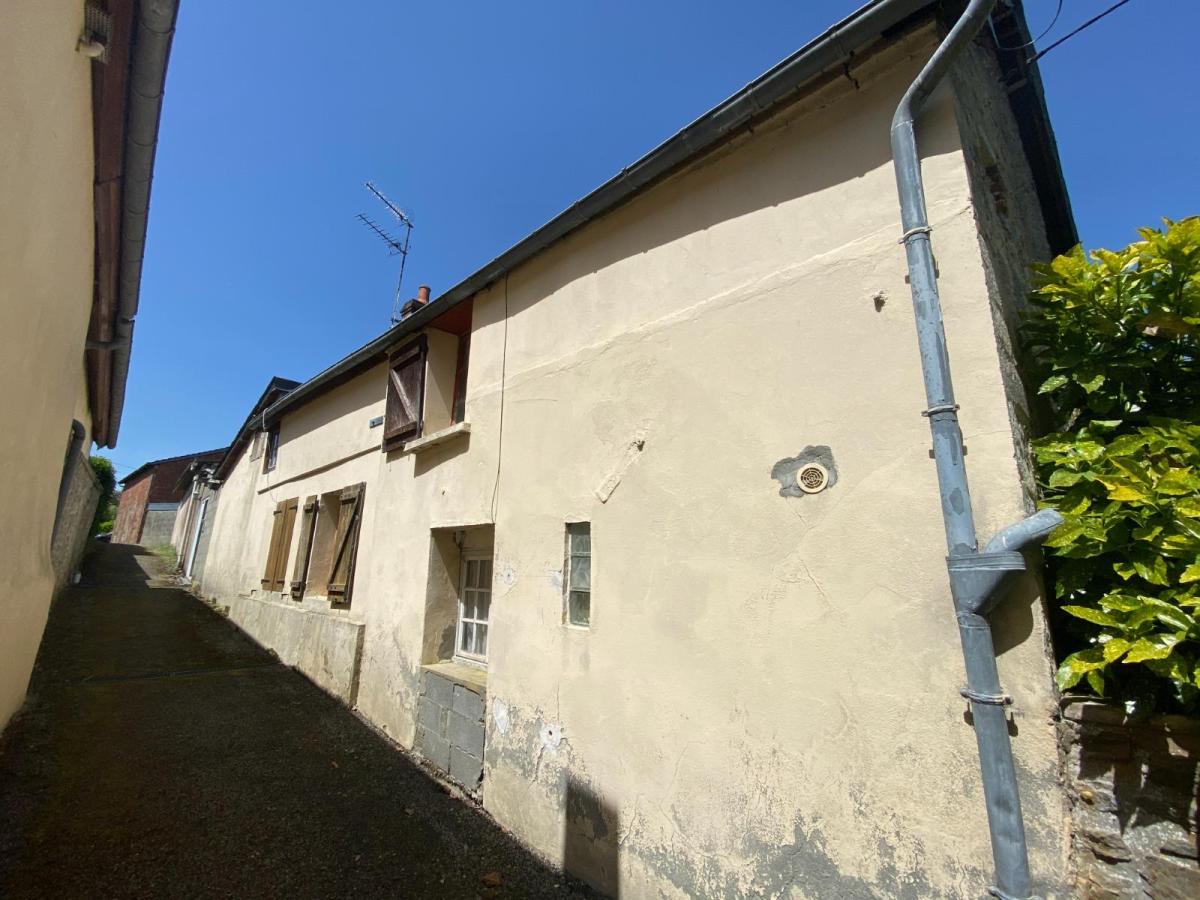 Maison 5 pièces 89 m² · à Saint-Evroult-Notre-Dame-du-Bois · 89 m² · 43 200 €