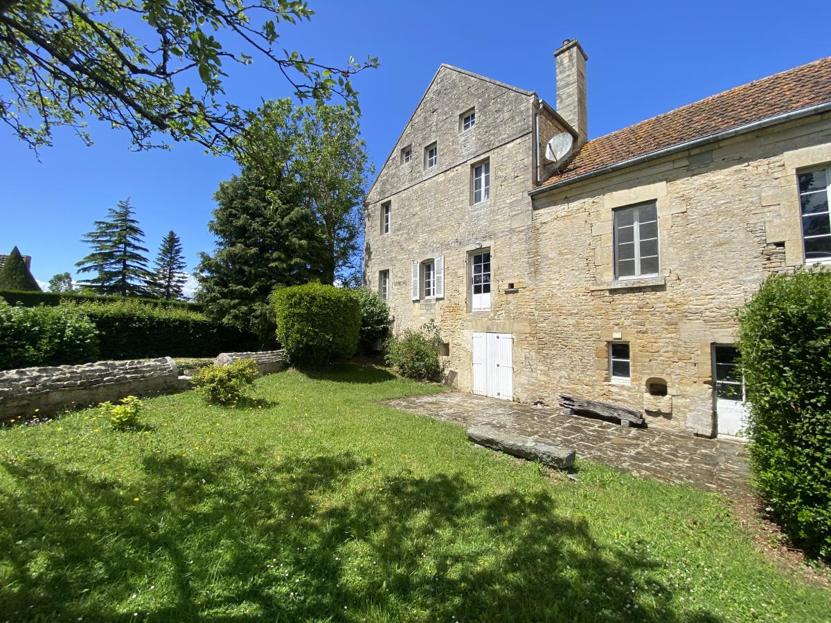 Maison 10 pièces 440 m² · à Fontaine-Henry · 440 m² · 835 000 €