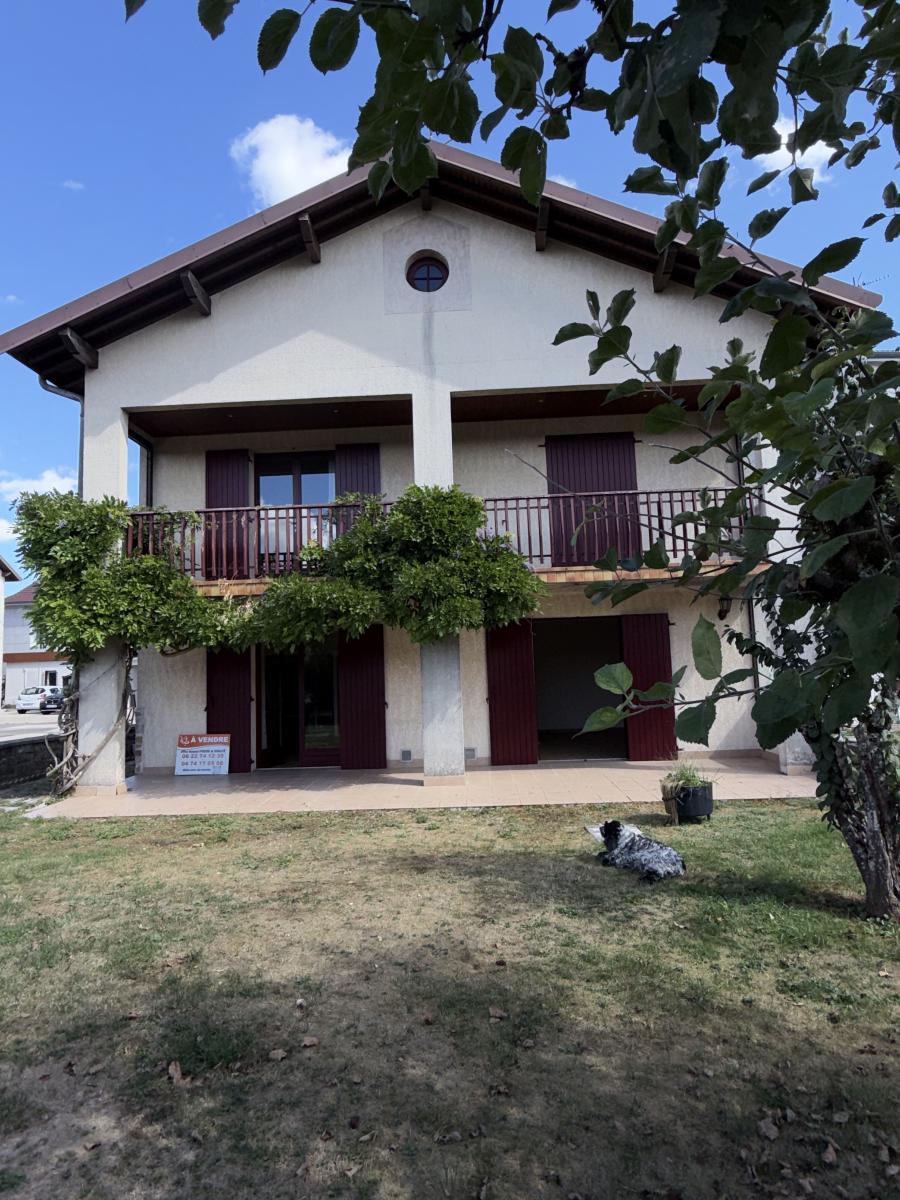 Maison 6 pièces 192 m² · à Izernore · 191,9 m² · 250 000 €