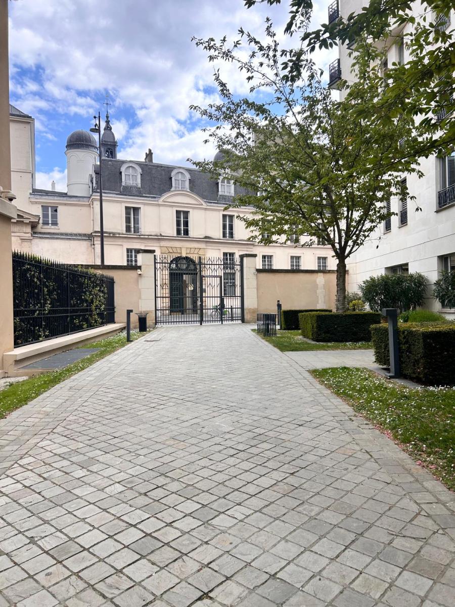 Appartement 3 pièces 92 m² · à Paris 7e Arrondissement · 92 m² · 2 100 000 €
