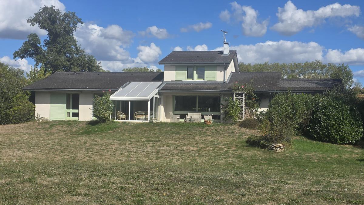 Maison 350 m² · à Chalamont · 350 m² · 555 000 €