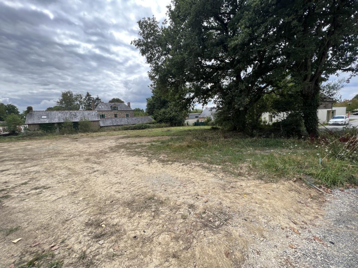 TERRAIN A BATIR A VENDRE · à Châteaugiron · 172 140 €