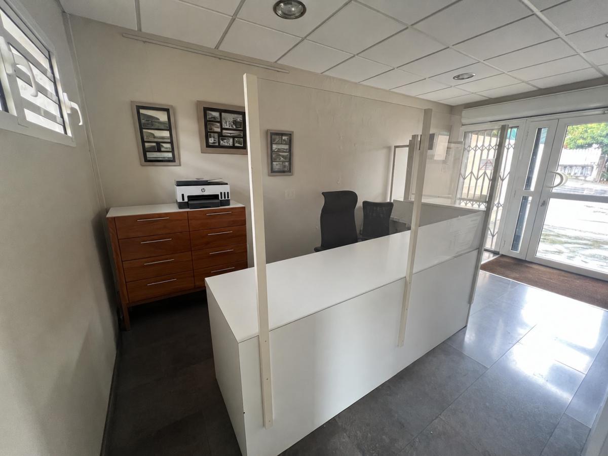 Local commercial 95 m² · à Le Tampon · 95 m² · 299 500 €