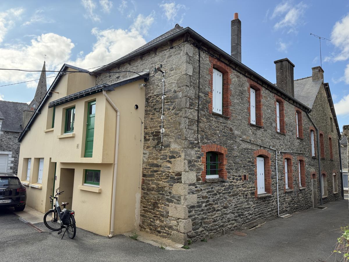 Immeuble 223 m² · au Mené · 223,4 m² · 126 000 €