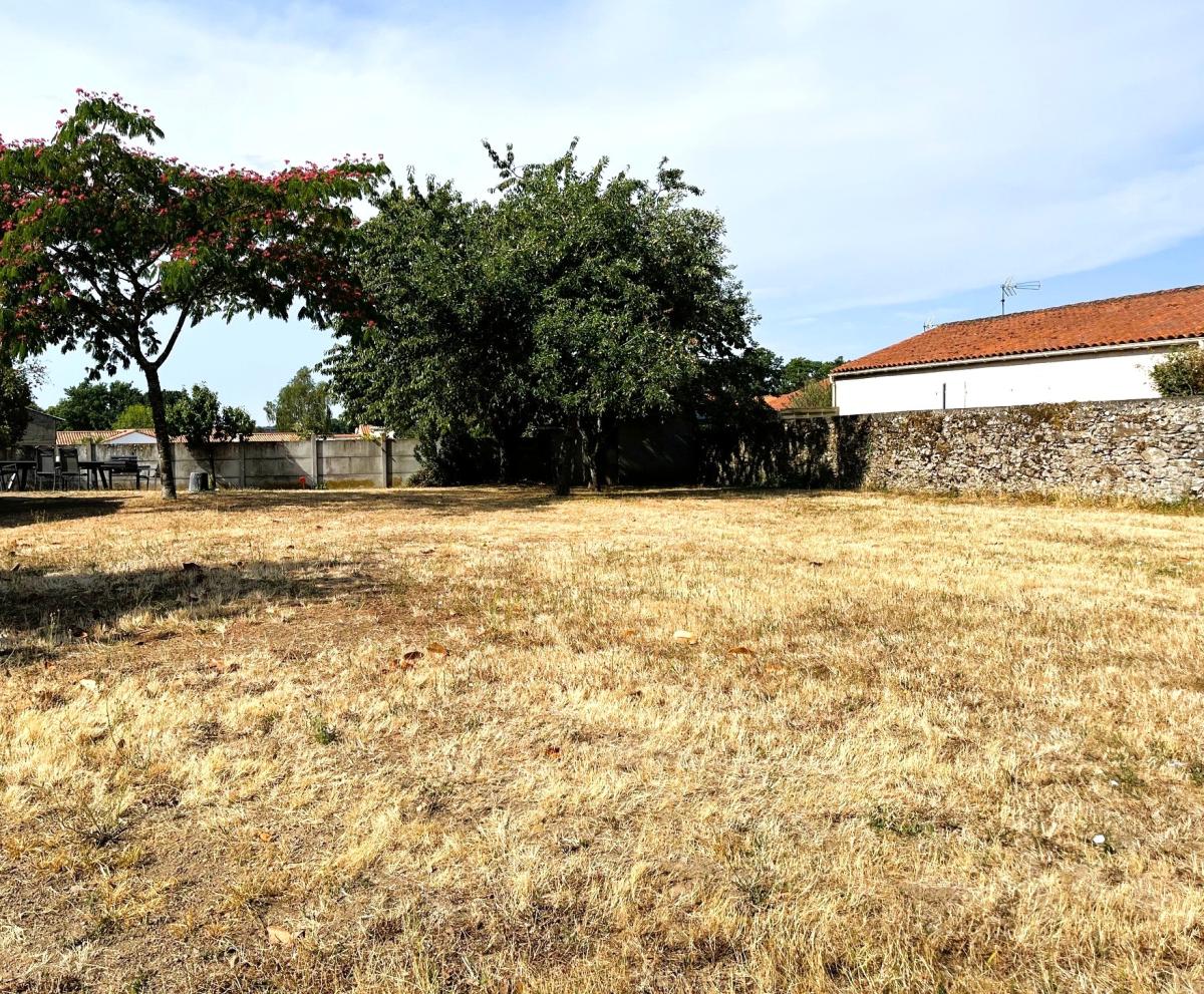 Beaurepaire, Terrain à Bâtir · 41 000 €