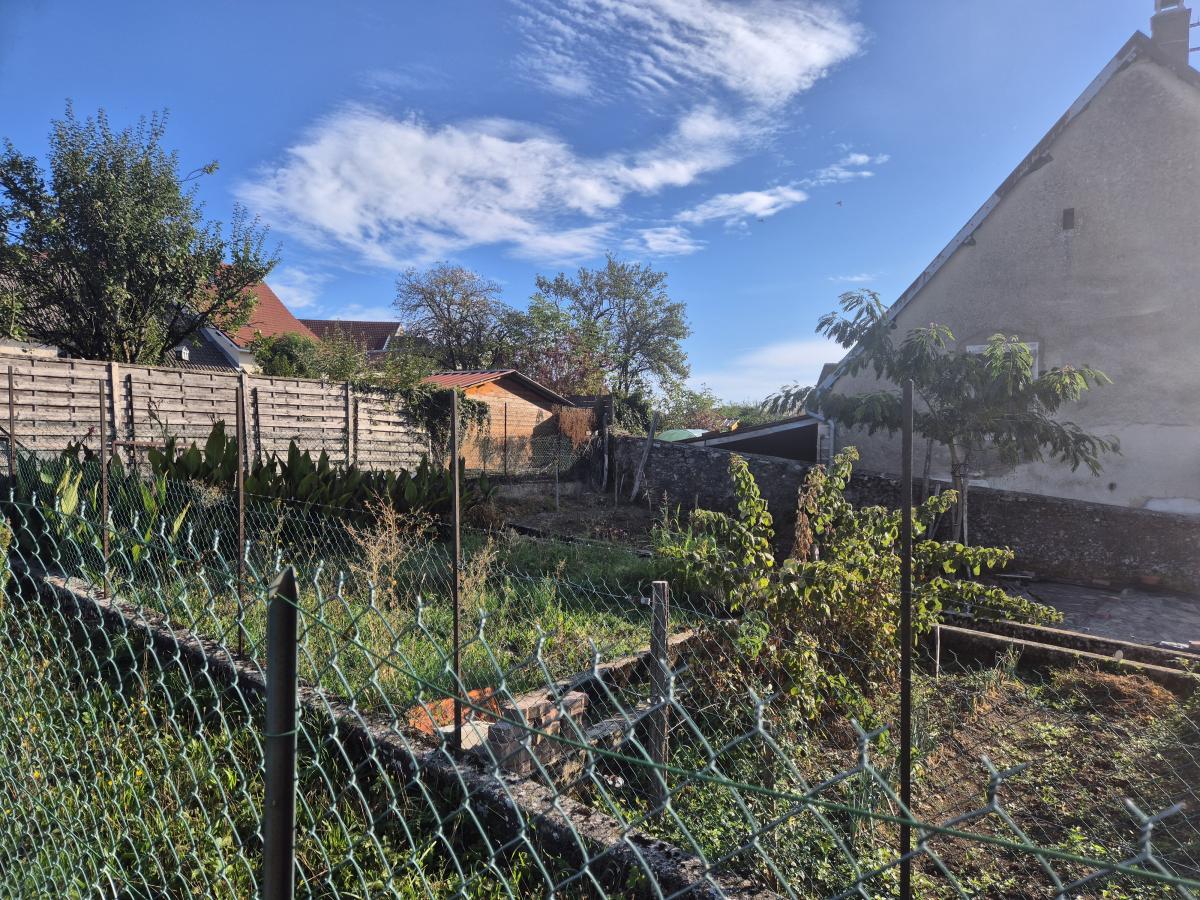 TERRAIN AU CENTRE DE SAINT VIT · à Saint-Vit · 30 000 €