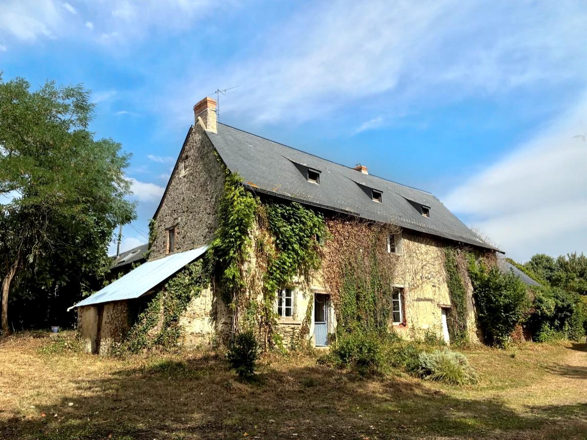 Maison 7 pièces 212 m² · à Miré · 212,3 m² · 167 680 €