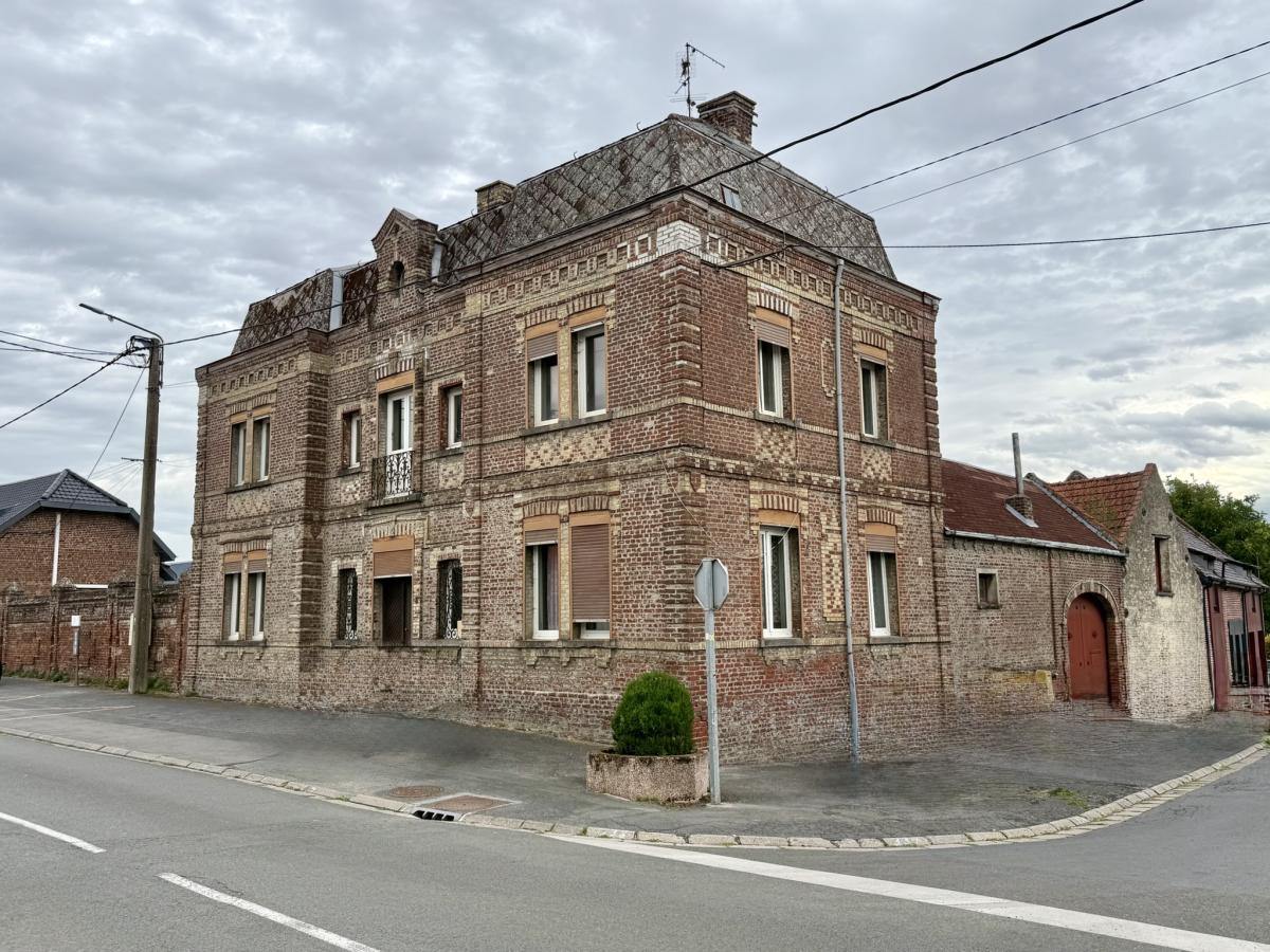 Maison 200 m² · à Lécluse · 200 m² · 230 000 €