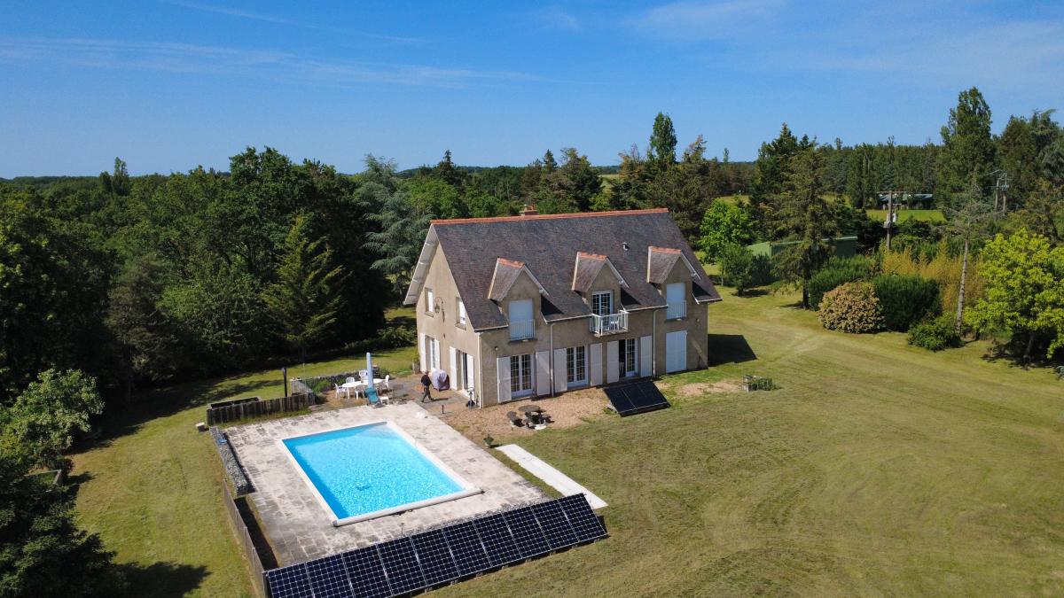 Maison 6 pièces 218 m² · à Saint-Étienne-de-Chigny · 217,6 m² · 451 900 €