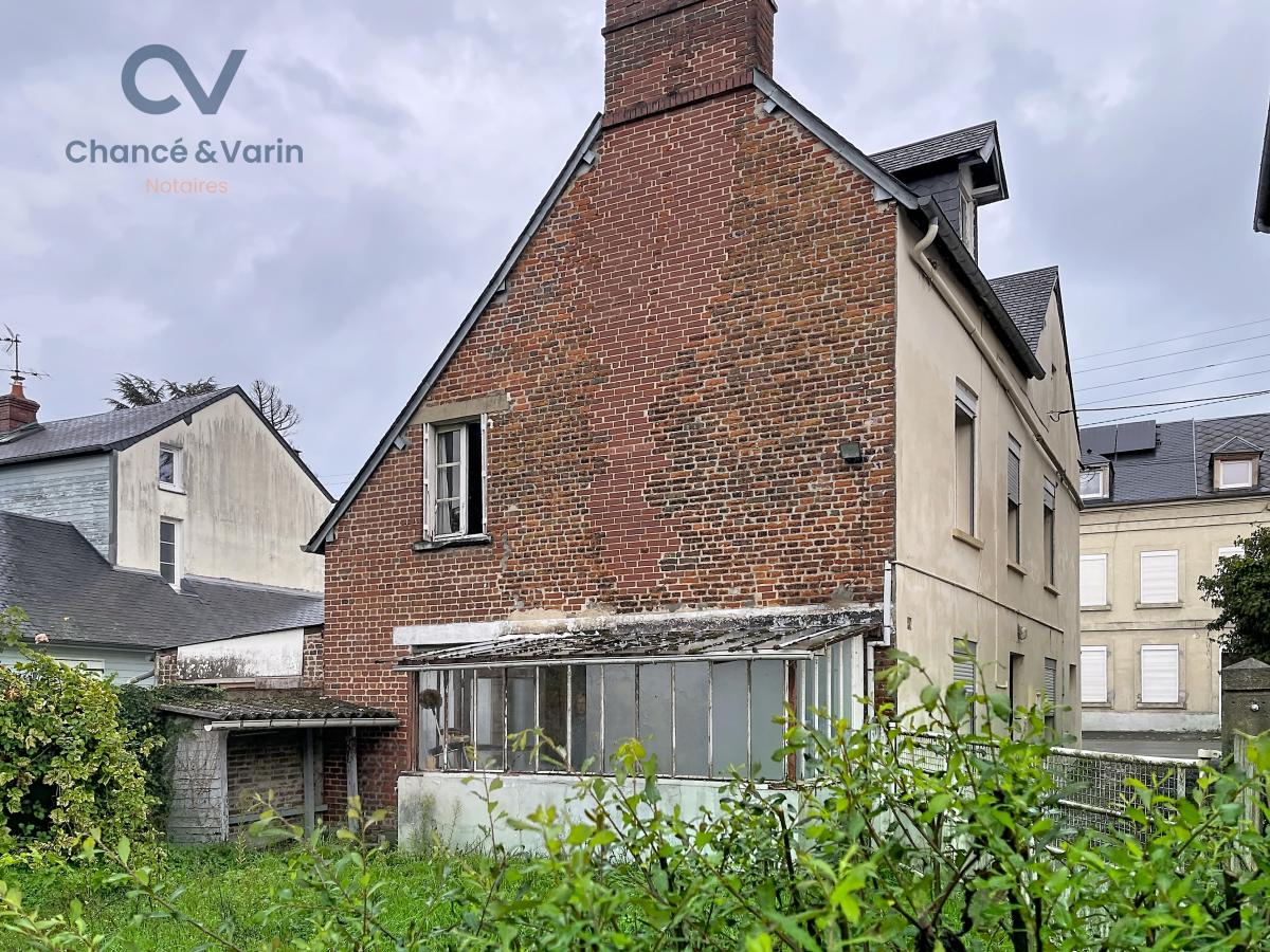 Maison 4 pièces 142 m² · à Lisieux · 142 m² · 106 000 €