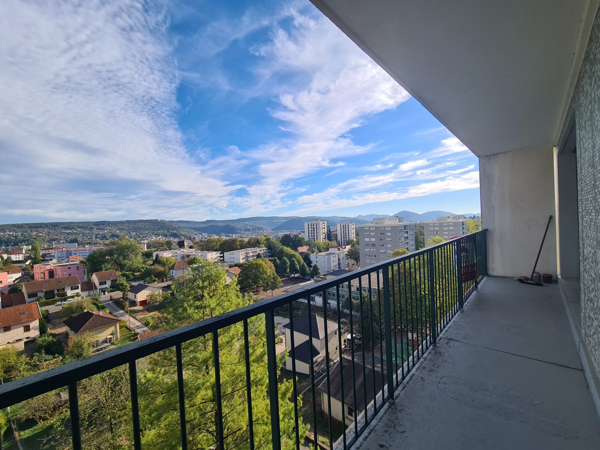 Appartement 5 pièces 95 m² · à Besançon · 94,9 m² · 98 000 €