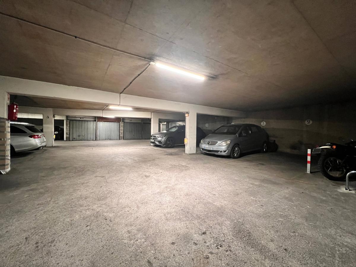 Parking 12 m² · à Paris 18e · 12 m² · 23 000 €