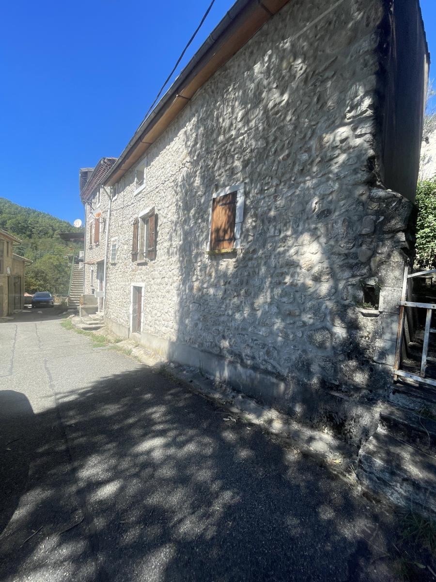 Maison 5 pièces 129 m² · à Saint-Laurent-du-Pape · 128,5 m² · 157 000 €