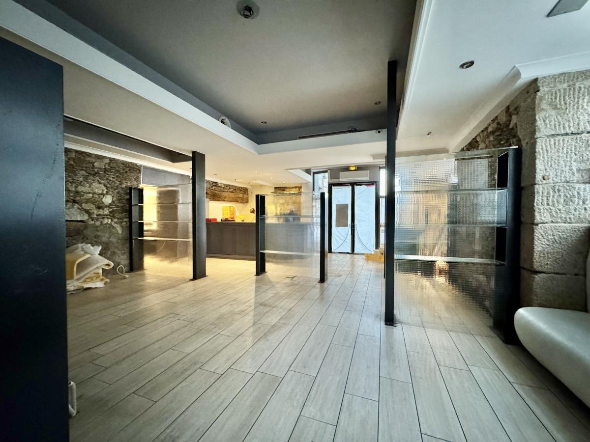 Local commercial 143 m² · à Nantes · 142,7 m² · 359 000 €
