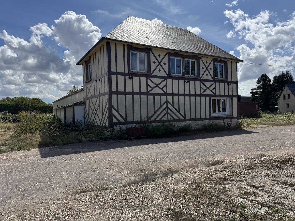 Immeuble 400 m² · à Saint-Benoît-d'Hébertot · 400 m² · 577 500 €