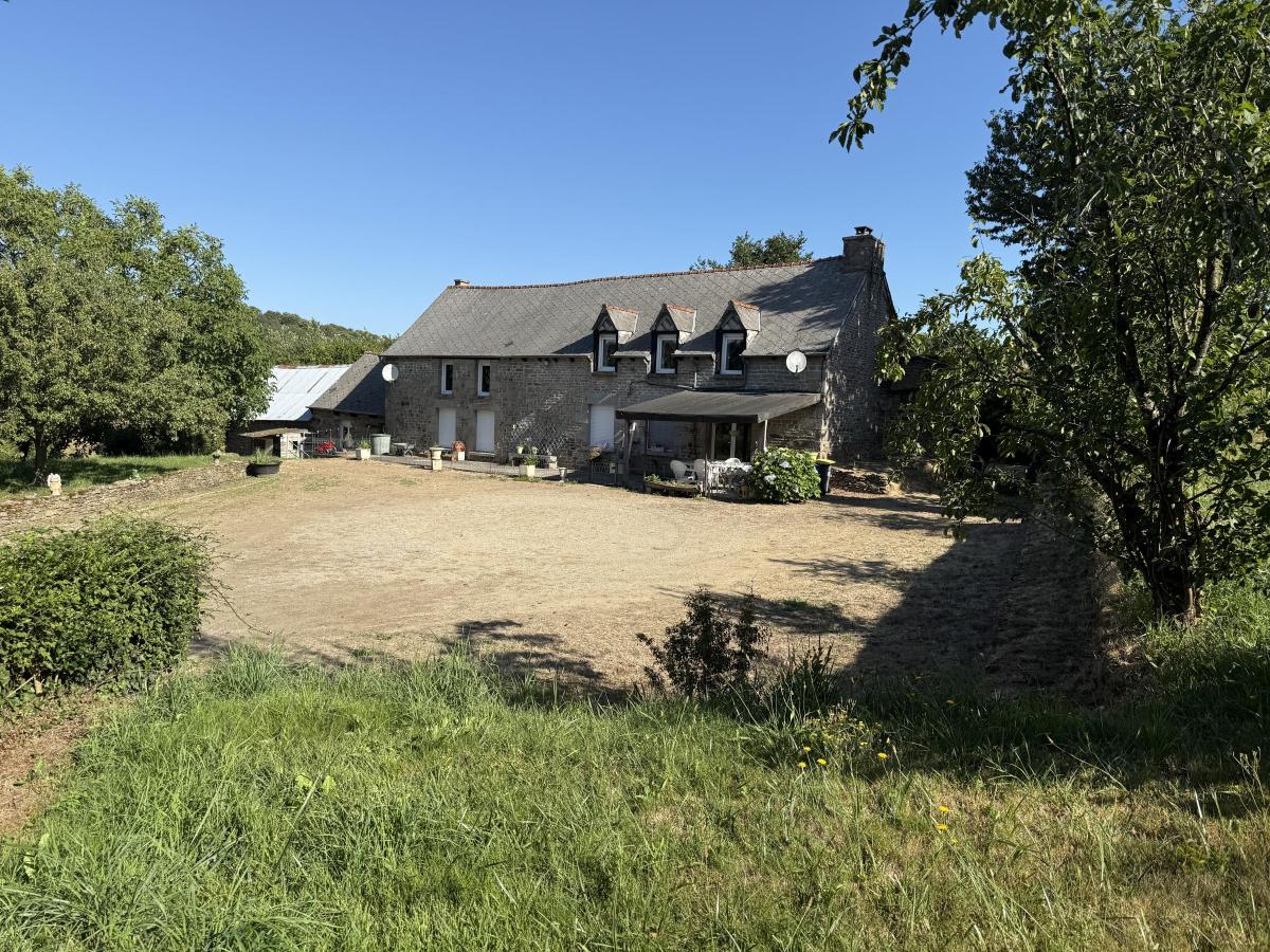 Maison 1 pièce 140 m² · à Ménéac · 140 m² · 234 045 €