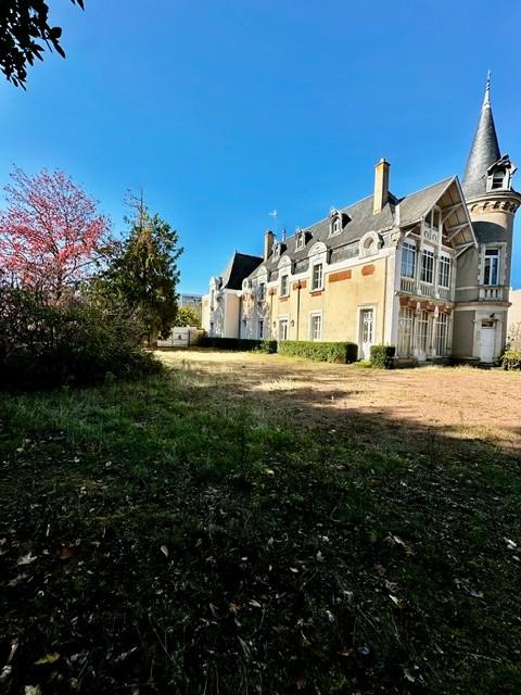 Maison 11 pièces 290 m² · à Angers · 290 m² · 1 467 200 €