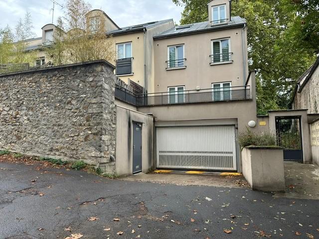Parking 68 m² · à Linas · 68 m² · 30 000 €