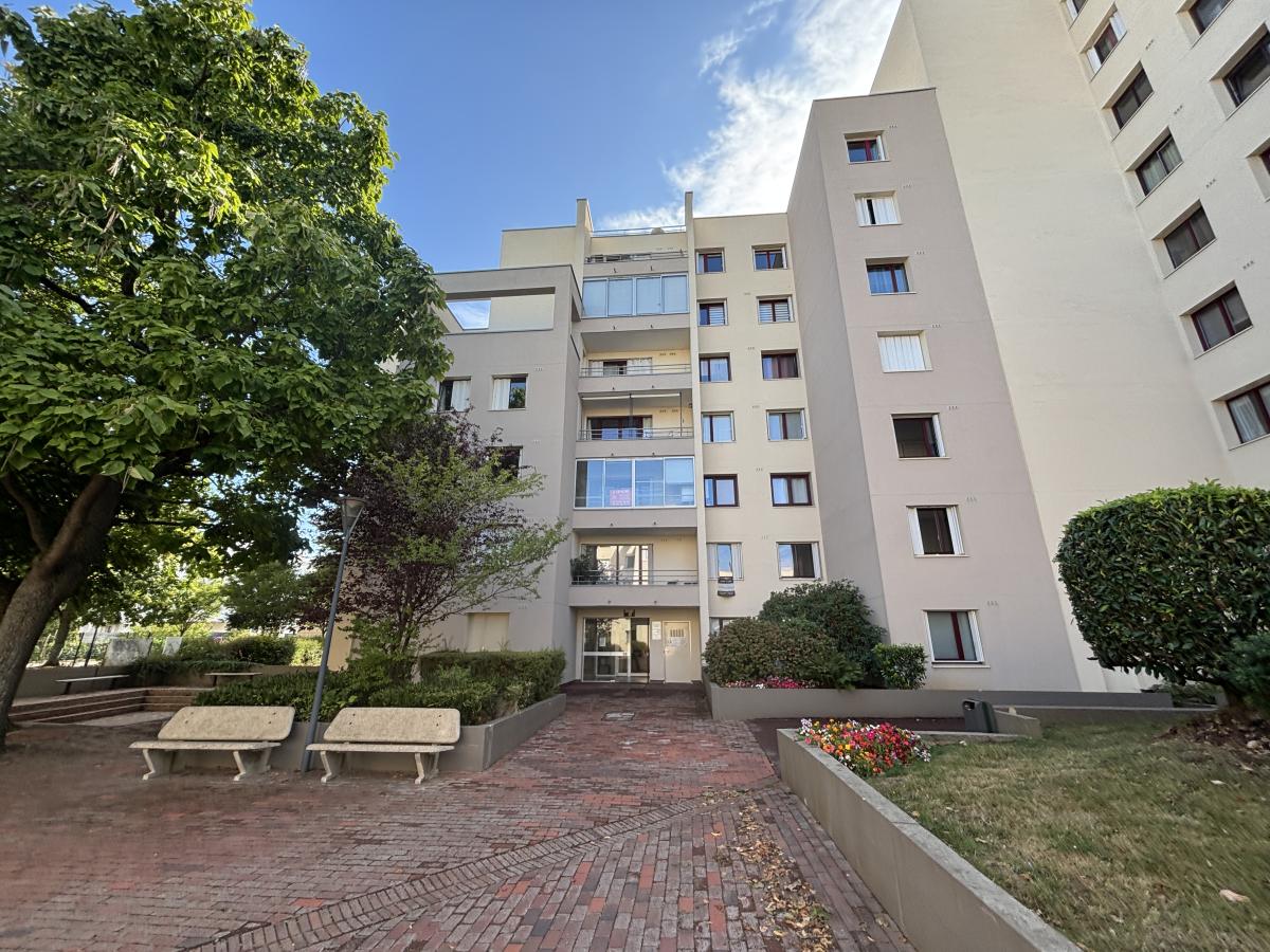 Appartement 5 pièces 93 m² · à Montigny-le-Bretonneux · 93 m² · 283 500 €