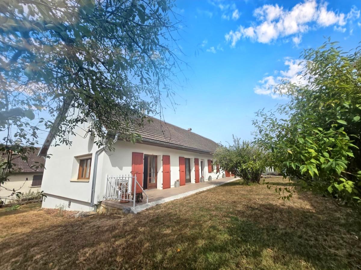 Maison 5 pièces 137 m² · à Macornay · 137 m² · 296 000 €