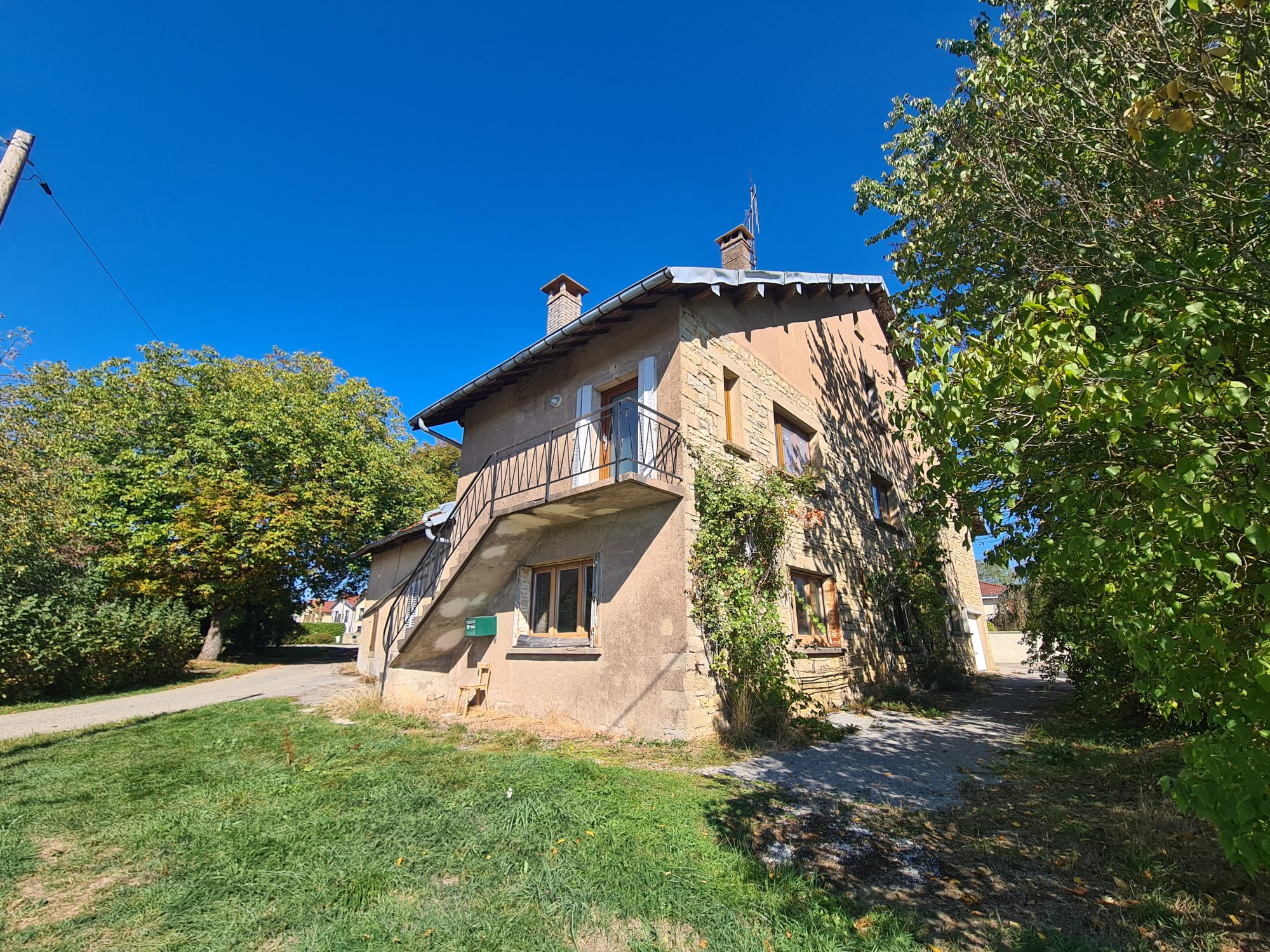Maison 9 pièces 196 m² · à Montrond-le-Château · 196 m² · 206 750 €