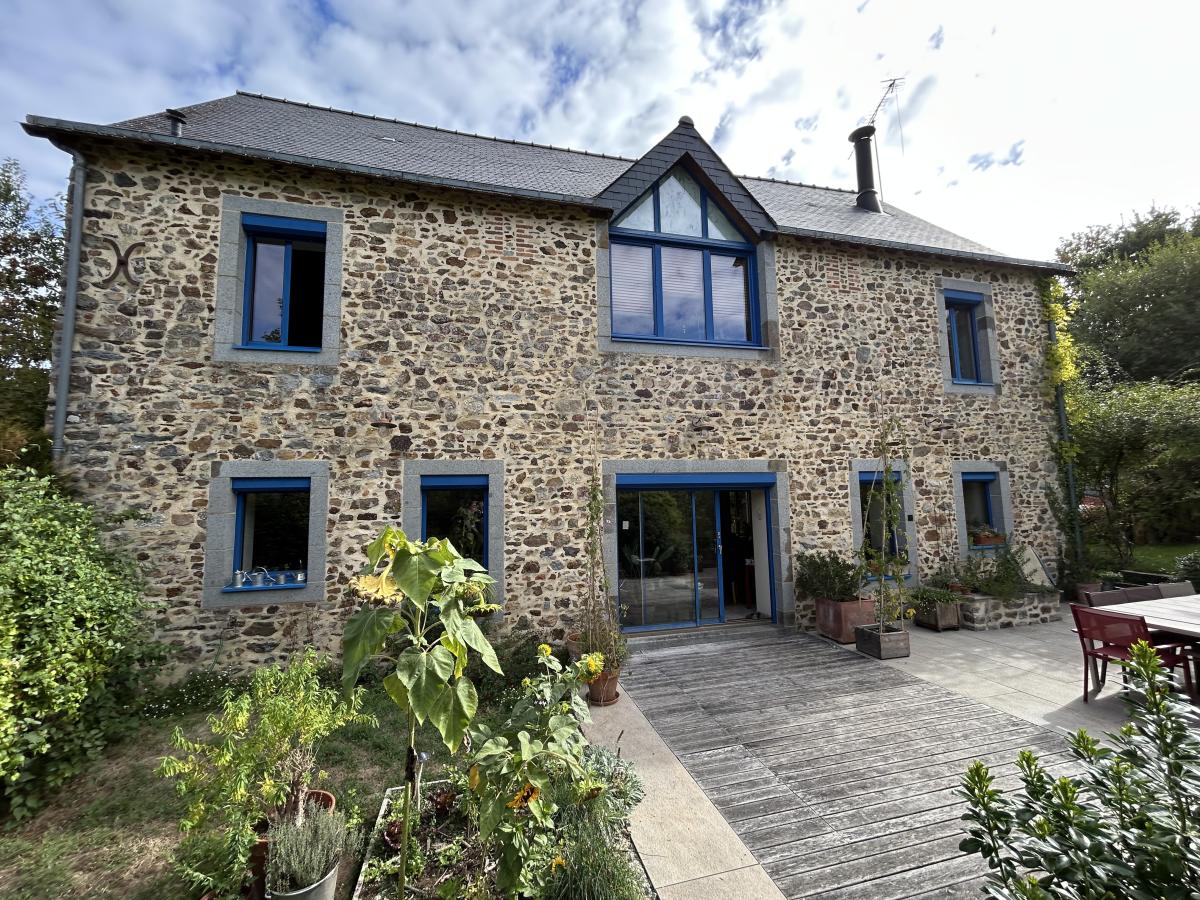 Maison 6 pièces 193 m² · à Saint-Jean-sur-Mayenne · 193 m² · 438 900 €
