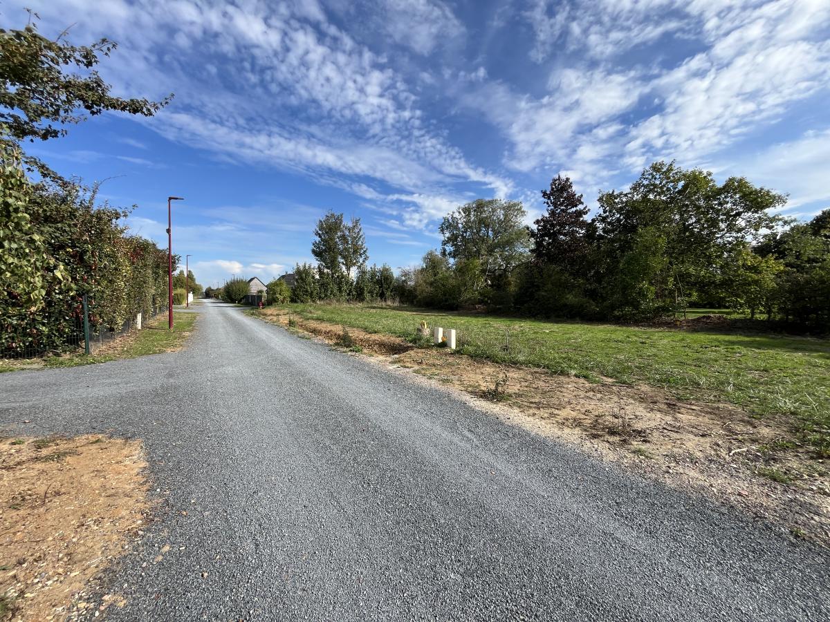 Terrain 2117 m² · à Rots · 82 600 €