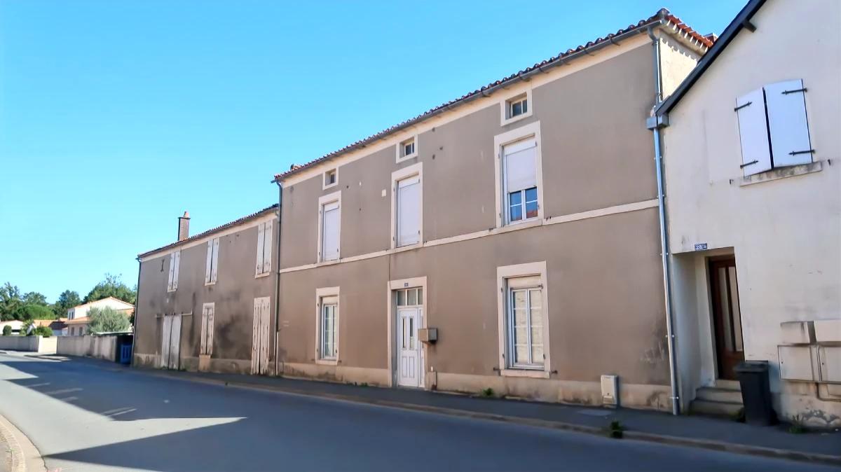 Maison 225 m² · à Mouilleron-Saint-Germain · 224,7 m² · 252 000 €