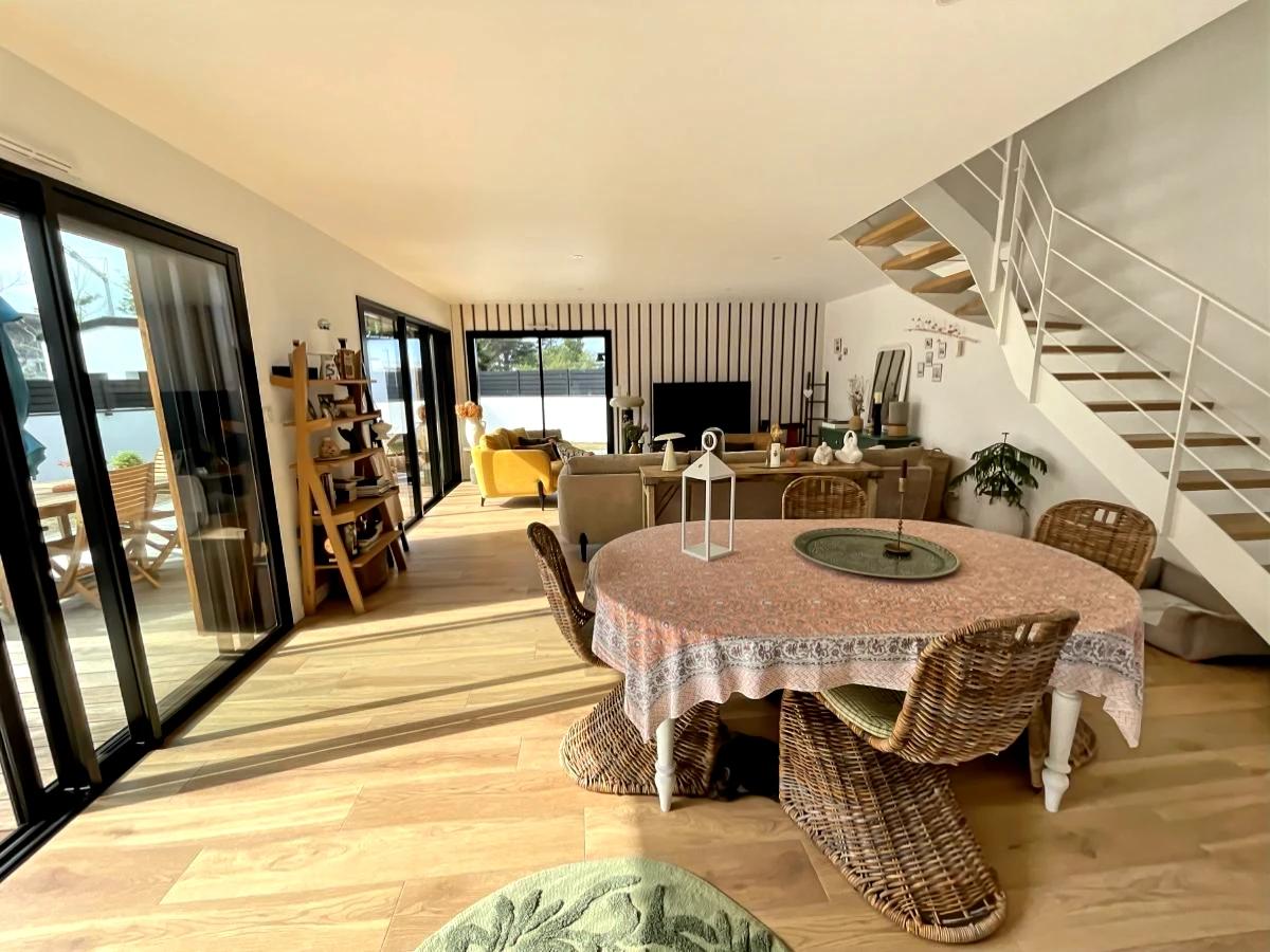 Maison 4 pièces 142 m² · à Ploemeur · 141,6 m² · 985 640 €