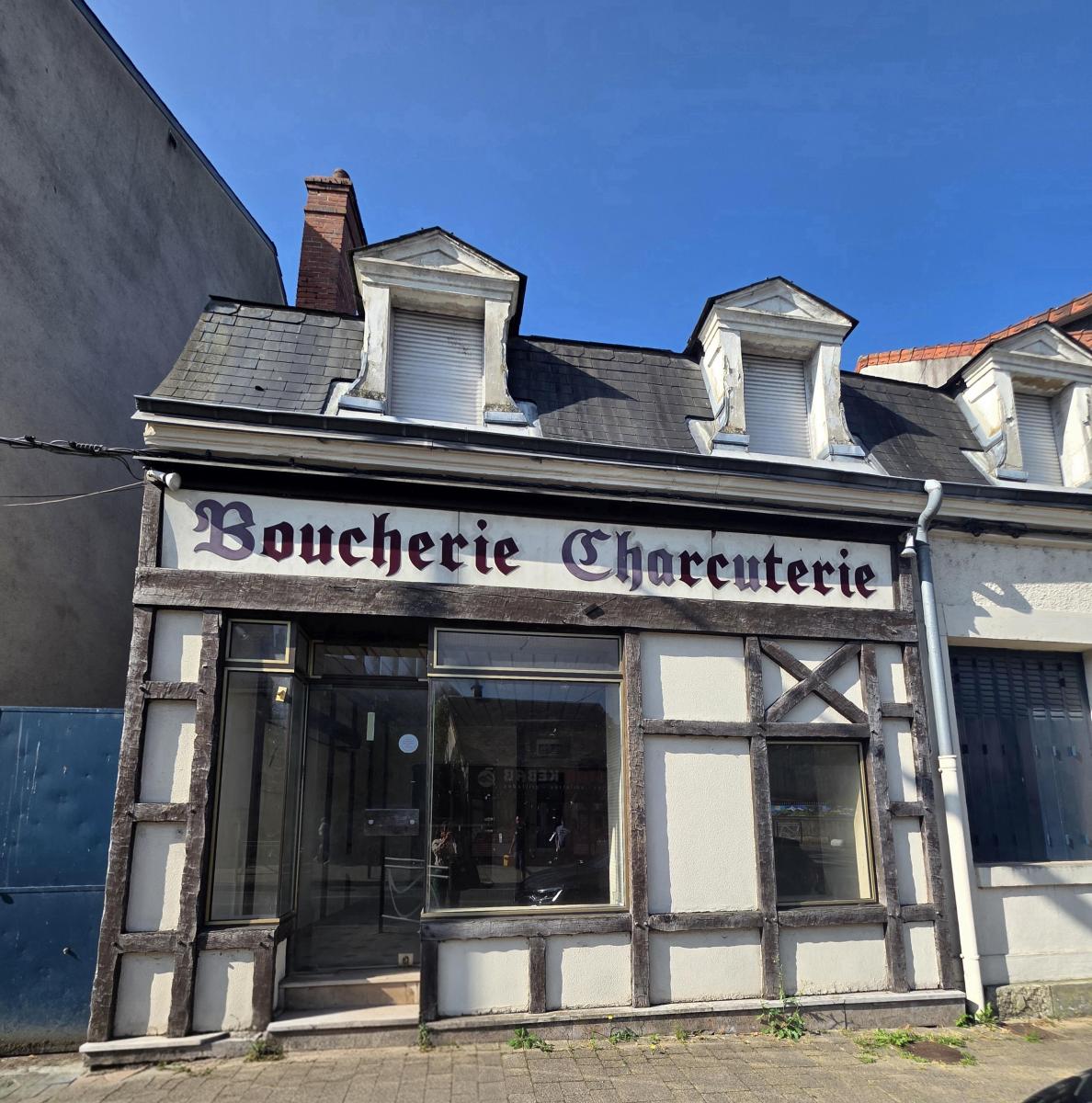 Immeuble 3 pièces 236 m² · à Vierzon · 236,4 m² · 85 760 €