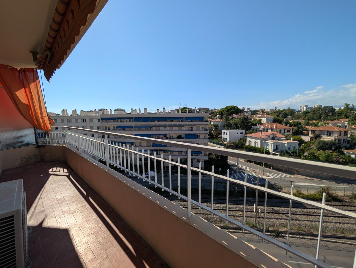 Appartement 2 pièces 57 m² · à Antibes · 57,1 m² · 190 800 €