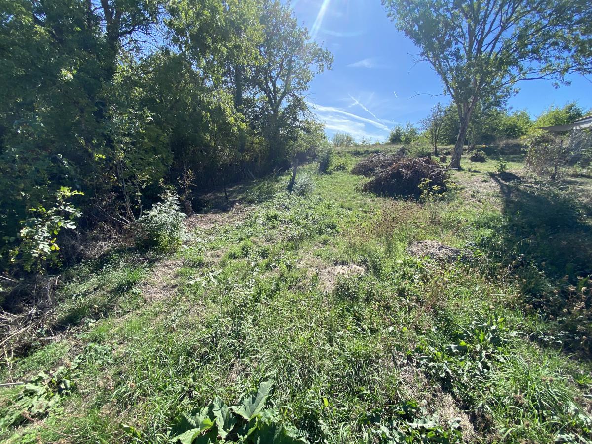 Un terrain à bâtir · à Monnières · 99 840 €