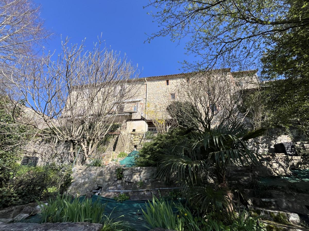 Maison 10 pièces 275 m² · à Massanes · 275 m² · 480 000 €