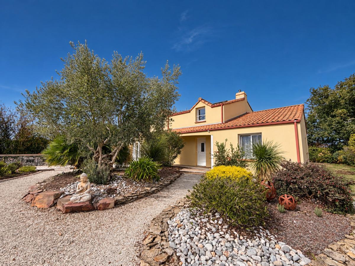 Maison 6 pièces 146 m² · à Saint-Michel-Chef-Chef · 146,3 m² · 429 950 €