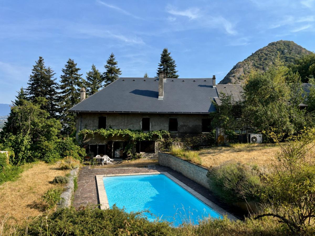 Maison 13 pièces 371 m² · à Saint-Jeoire-Prieuré · 371 m² · 1 490 000 €