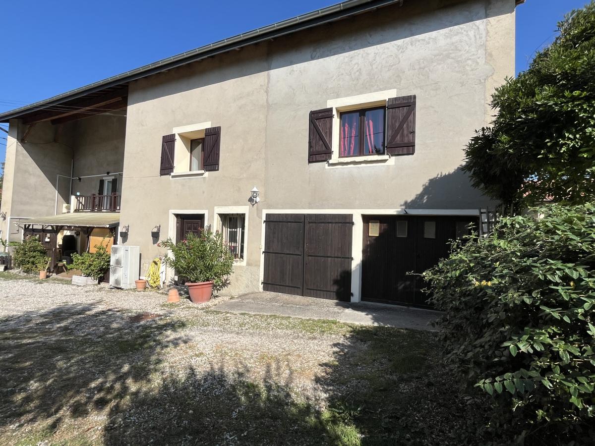 Maison 5 pièces 159 m² · à Pérouges · 159 m² · 369 000 €