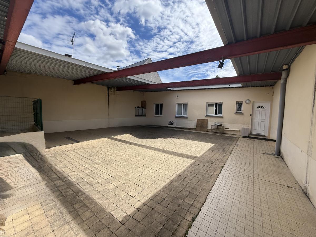 Immeuble 329 m² · à Villers-Bretonneux · 329 m² · 400 000 €
