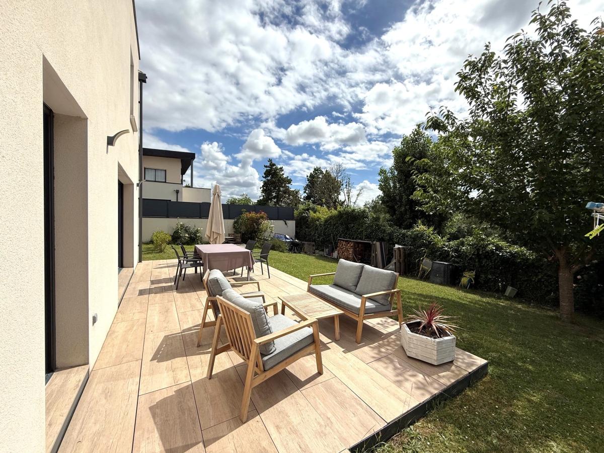 Maison 6 pièces 137 m² · à Mûrs-Erigné · 136,9 m² · 471 600 €