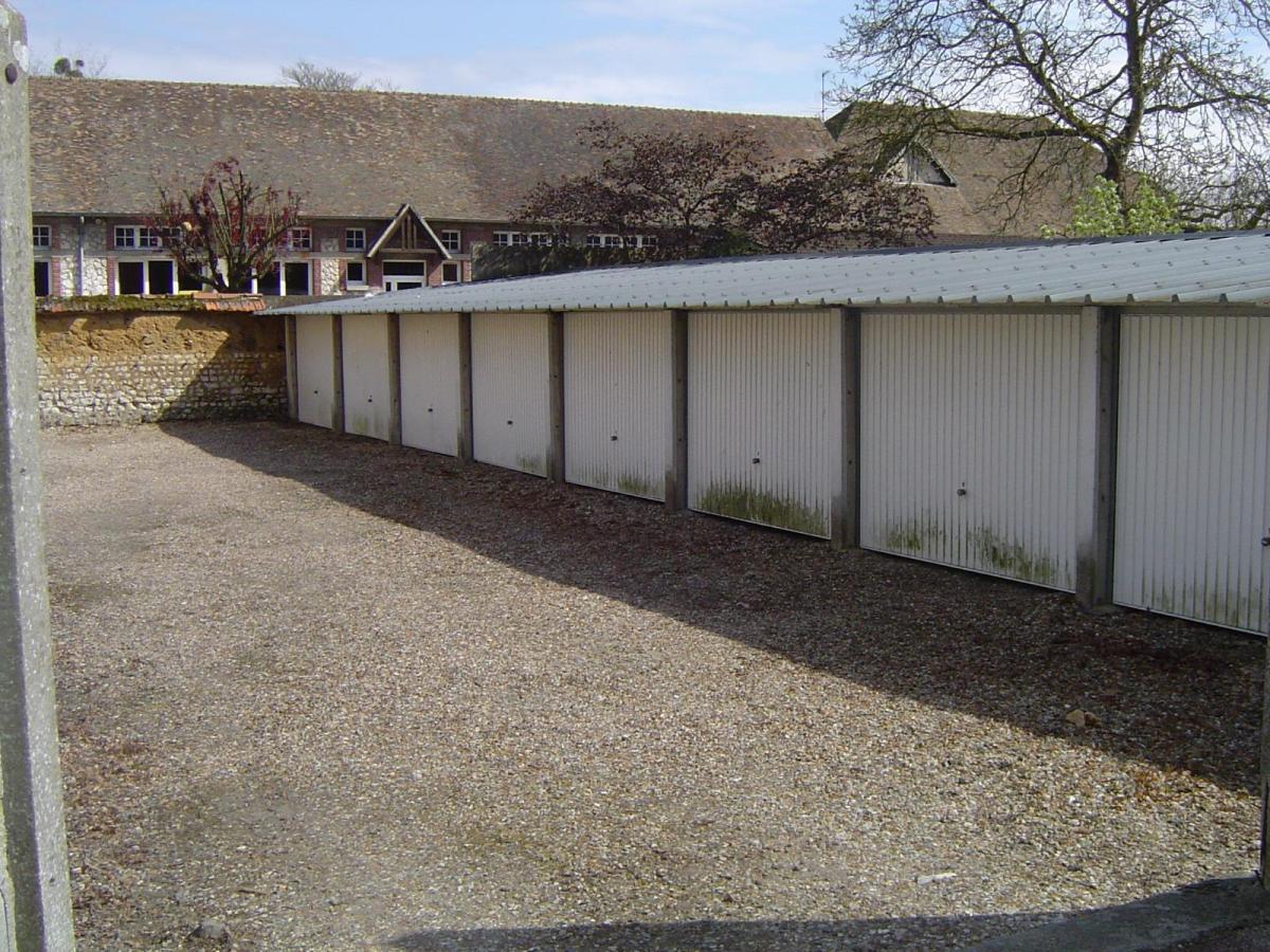 Parking 13 m² · à Pont-de-l'Arche · 13 m² · 65 €/mois