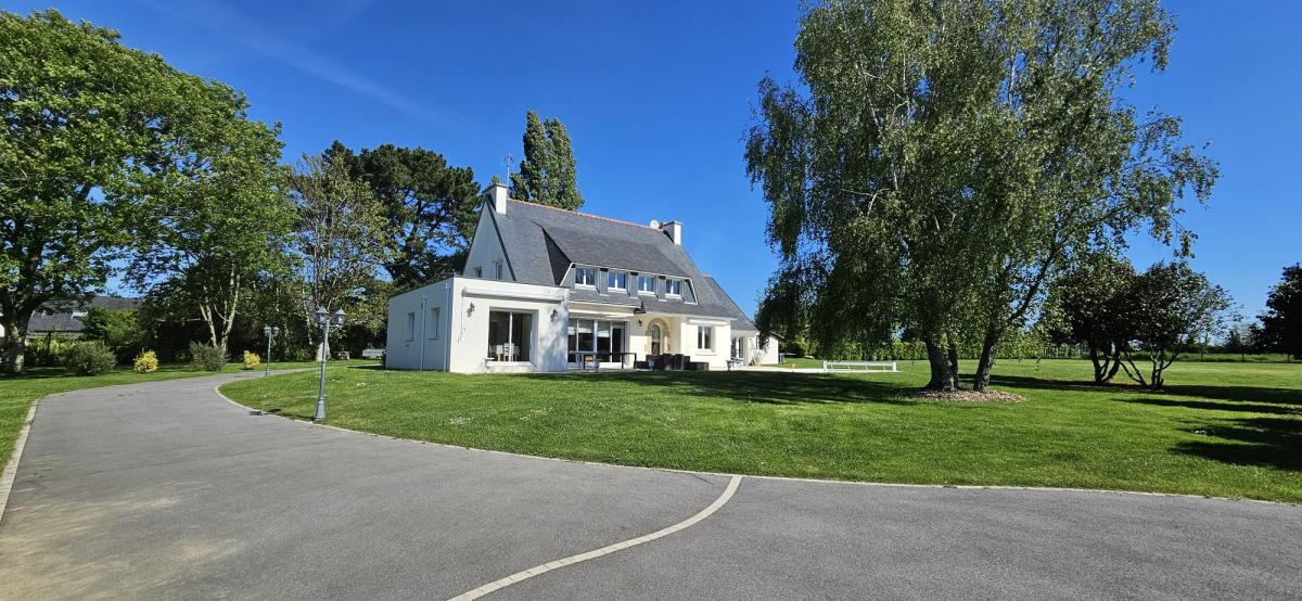 Maison 12 pièces 255 m² · à Fouesnant · 255 m² · 988 800 €